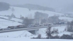 AMERIKA ODSEČENA OD SVETA Paralisan saobraćaj, gradovi bez struje, potpuni kolaps zbog debele mećave (VIDEO)