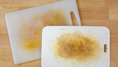 DA LI ŽELITE DA IZBELITE POŽUTELU I STARU PLASTIKU Imamo savršen trik za to, belina će se vratiti za tili čas