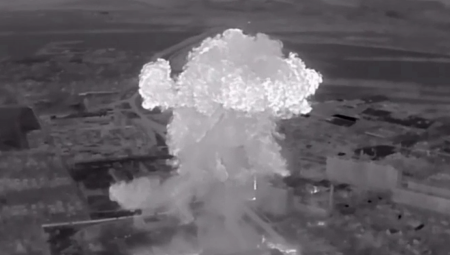 Zaustaljeno kretanje kolone: Mina RAZNELA američko oklopno vozilo (VIDEO)