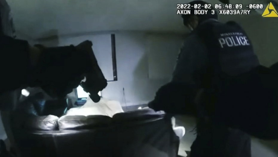 POLICIJA OPKOLILA TRAMPOV HOTEL! Opasna je i naoružana!