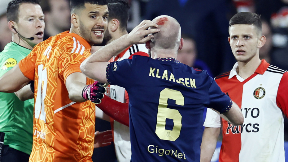 TOTALNI HAOS Infantino osudio incidente navijača na utakmici između Fejenorda i Ajaksa