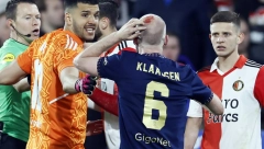 TOTALNI HAOS Infantino osudio incidente navijača na utakmici između Fejenorda i Ajaksa
