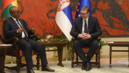 "SRBIJA ĆE POVEĆATI PRISUSTVO NA AFRIČKOM KONTINENTU" Vučić: Posetiću Gvineju Bisao u oktobru ili novembru