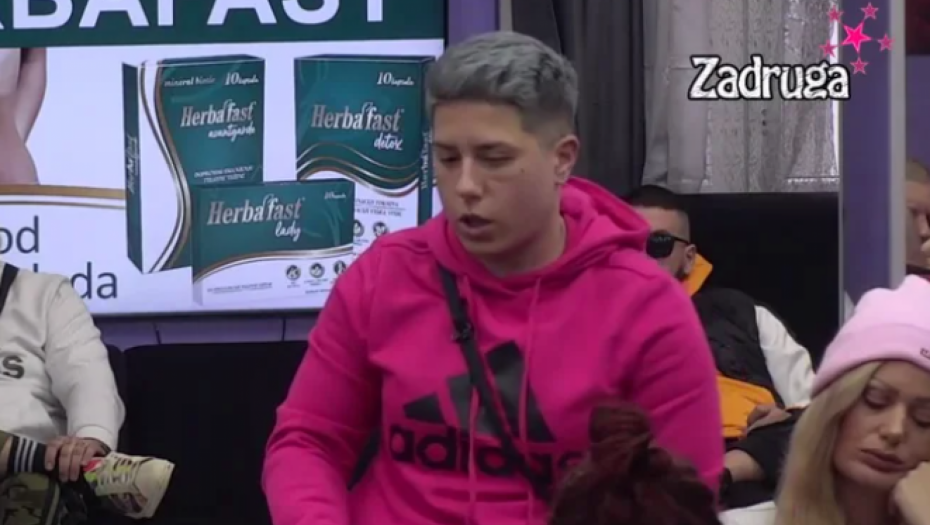 "UDJI NA MOJ TELEFON" Matora se obratila misterioznoj devojci, poslala joj tajnu poruku pa zahtevala od nje ovo!