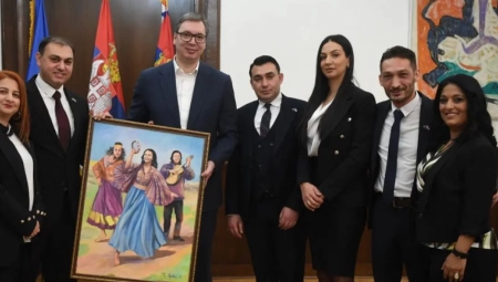 "NEĆEMO DOZVOLITI DA BILO KOJA ZAJEDNICA U SRBIJI BUDE MARGINALIZOVANA" Vučić se sastao sa predstavnicima Nacionalnog saveta romske nacionalne manjine (FOTO)