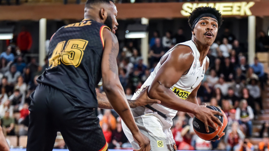 TROJKA VREDNA PLEJ-OFA Pogledajte koš Pantera koji je Partizan odveo na TOP 8 Evrolige (VIDEO)