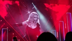 ZABLISTALA U PREPUNOJ ARENI Jelena Rozga zapalila sve u providnom kombinezonu, pokazala golu guzu! (FOTO)