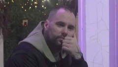 BOLESNO PONAŠANJE ZVEZDANA SLAVNIĆA UZNEMIRILO NACIJU Pokušava da dovede Anu Ćurčić do pucanja i nervnog sloma, jezivo šta joj sada radi! (VIDEO)