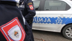 MASKIRANA OSOBA UPALA U MARKET, PA POKRALA OSOBLJE! Drama u Banjaluci!