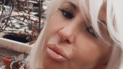 "PRIČALI SU DA ONA RADI ZA PARE" Pevač progovorio o provokativnim fotografijama majke: Da je ona radila za novac, imao bih album sada