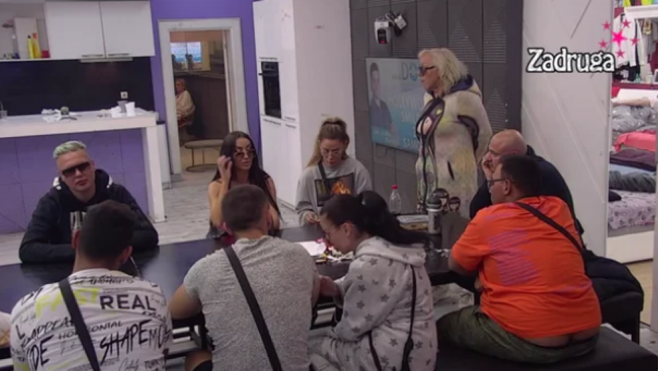 PLJUŠTE PSOVKE Zorica Marković imala brutalan odgovor za zadrugare koji misle da Ana leči naivnost sa njom!