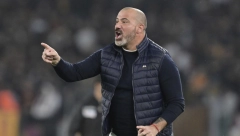 DEKI ULETEO U TEREN Napadač izveo nesportski potez, Stanković hteo da mu objasni neke stvari (VIDEO)