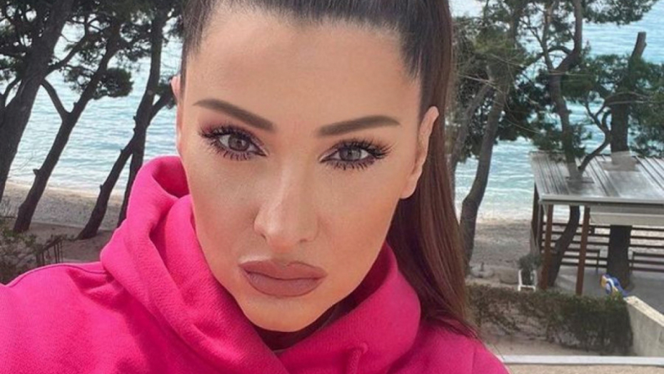 UZBUĐUJE ME I POMISAO DA DRŽIM PIŠTOLJ! Folk zvezda progovorila o najvećem strahu, pa šokirala izjavom