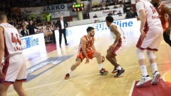 ZVEZDA UZ MNOGO MUKE SLAVILA U GRADU NA MORAVI Crveno-beli po notama Kampaca srušili Borac i nastavili poteru za Partizanom