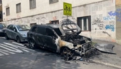 NOVI DETALJI ZAPALJENOG DŽIPA NA ZVEZDARI Da li je požar na autu supruge Đorđa Višackog podmetnut?! (FOTO)