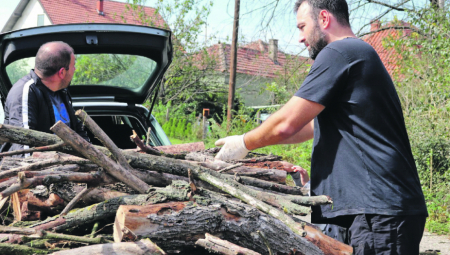 Puna stovarišta, ogrev po prošlogodišnjim cenama – građani imaju i dosta zaliha (DETALJAN CENOVNIK)