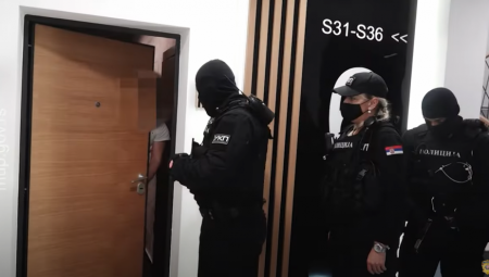 DAO MU 10.000 EVRA DA MU POMOGNE U DOBIJANJU UPOTREBNE DOZVOLE Uhapšeni preduzetnik i građevinski inspektor