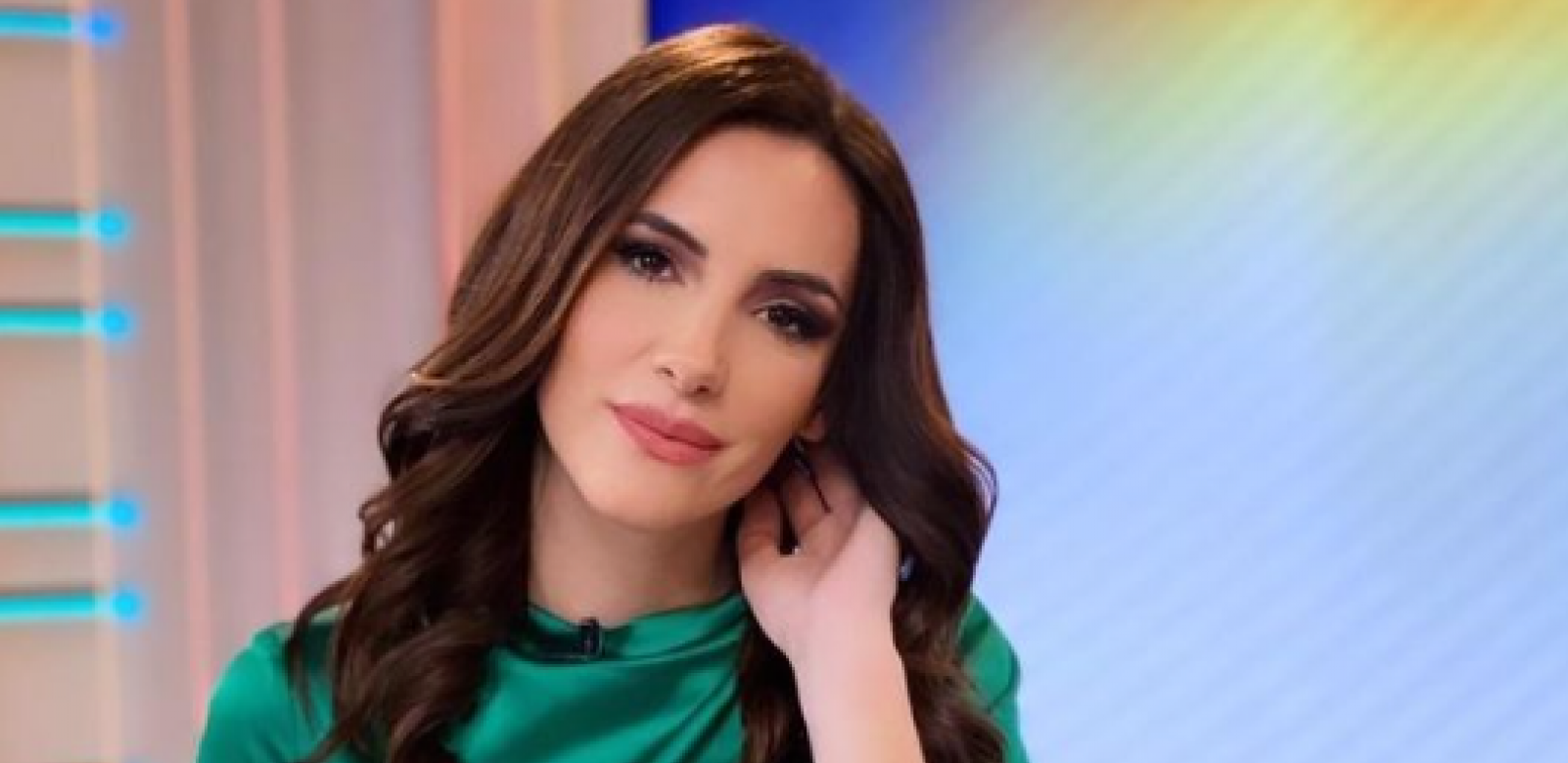OVAKVU JE NE VIĐAMO NA TELEVIZIJI Voditeljka Prve objavila golišavu fotografiju, niko ne može da veruje da ovako izgleda! (FOTO)