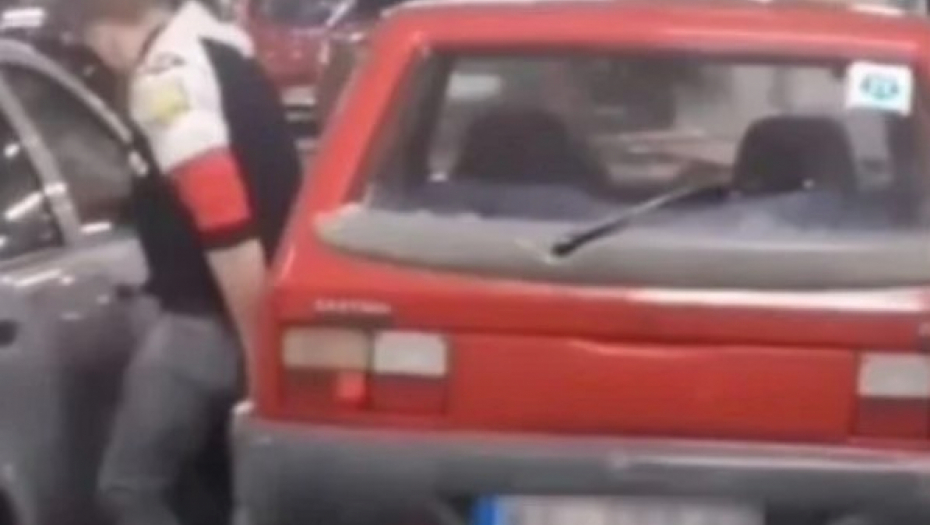 MOŽE I OVAKO Način kako je mladić rešio problem sa parkiranjem, treba da se izučava u školama