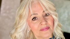 BEZ TRUNKE FOTOŠOPA Udovica Marinka Rokvića pozirala okrenuta leđima, Slavica pokazala telo u bikiniju (FOTO)