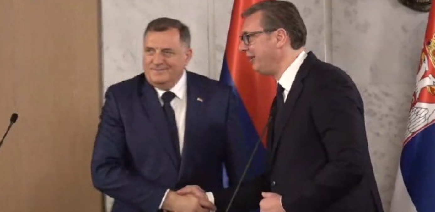 VUČIĆ S DODIKOM SPROVODI “KIPRIZACIJU” BIH! Nastavljaju se udari radikalnih muslimana u BiH na državu Srbiju