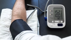 SKAČE VAM PRITISAK ČIM ZAHLADNI NAPOLJU? Doktorka iz Hitne pomoći upozorava koji pacijenti mogu da dožive moždani udar