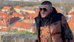 ŽENIO SE DVA PUTA I IMA ŠESTORO DECE Ovo je supruga Baje Malog Knindže, venčali su se na egzotičnoj destinaciji, a za nju kažu da je prava lepotica (FOTO)