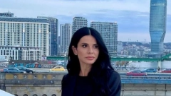 MODNI ZNALCI SU ODUŠEVLJENI NJENIM STILOM Aleksandra Jeftanović je dokaz da je elegancija večna i neprolazna