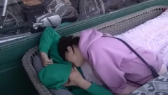 ONA ŽELI ON NEDA Još jedno poniženje Milice Veselinović, na silu pokušala da poljubi Bilala koji se branio od njenog napadnog ponašanja