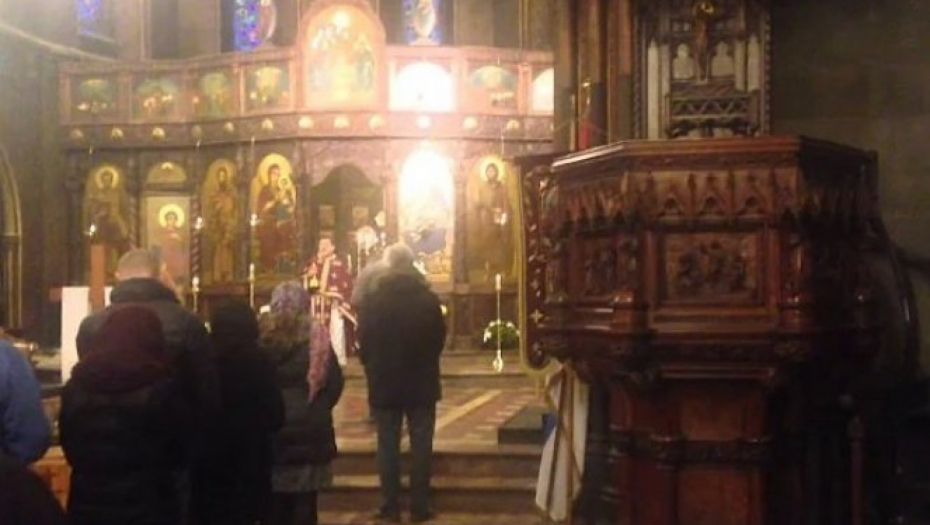 NAKON SEDAM GODINA NA MENHTETNU U CRKVI SVETOG SAVE PRVA VASKRŠNJA BOGOSLUŽENJA! Vatra je progutala, Srbi je obnovili!