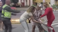 OPŠTI HAOS U ZADRUZI Miljana napravila skandal, bacila celo pečeno prase u jezero, za sve to krivi Zolu (VIDEO)