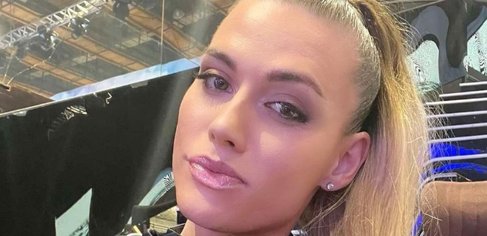 OTKRILA KO JE NJEN TIP MUŠKARCA! Alina Juhart partnera čuva kao zmija noge, a sad je rekla koji poznati pevač je podseća na njega!