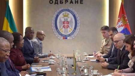 Ministar Vučević sa predstavnicima Republike Gabon: Potpisivanje Sporazuma o saradnji u oblasti odbrane (FOTO)