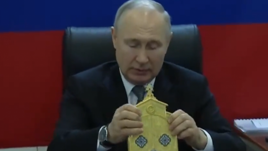 PUTIN POKLONIO IKONU VOJNICIMA Evo kome je pripadala, u pitanju je slavni vojskovođa! (VIDEO)