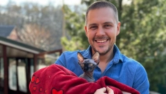 POTROŠIO BOGATSTVO NA LJUBIMCA Biković izazvao buru na mrežama zbog fotke sa najomraženijom mačkom, a od njene cene zavrteće vam se u glavi!