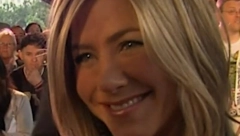 NEKAD RAZNOSILA POŠTU, A DANAS NE ZNA ŠTA IMA Bogatstvo Dženifer Aniston procenjuje se na 320 miliona dolara