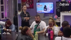 ZADRUGARKA UMEŠANA U AFERU PRONEVERE NOVCA: Htela da ojadi BIVŠEG DEČKA iz rijalitija!