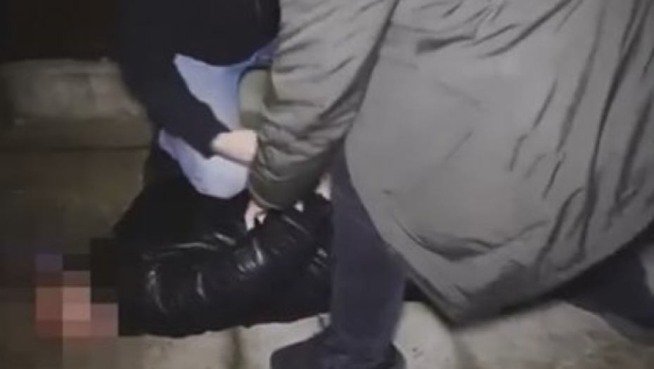 U SEFU IM PRONAŠLI ZLATNE POLUGE I PREKO 2,5 MILIONA DOLARA! Evo ko su uhapšeni - policija oduzela novac, drogu, vozila i zlato! (FOTO/VIDEO)