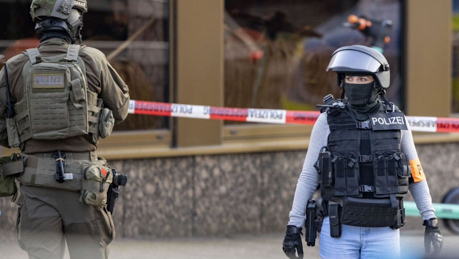 ĐAK RANJEN U PUCNJAVI U ŠKOLI! Horor u Nemačkoj, četiri policijska helikoptera na terenu