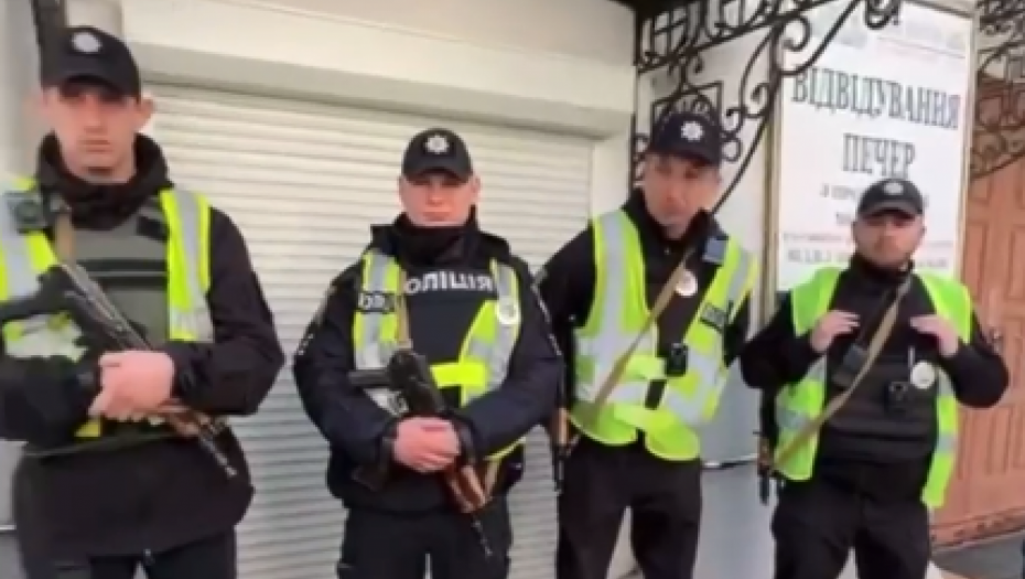 POLICIJA UPALA NA TERITORIJU KIJEVSKE LAVRE Okupljaju se vernici da brane svetinju! (VIDEO)
