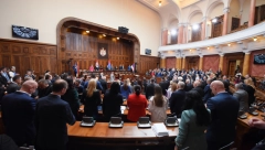 POSLANIKE DOČEKALA GARDA I CRVENI TEPIH Prva sednica redovnog prolećnog zasedanja počela intoniranjem himne (FOTO)