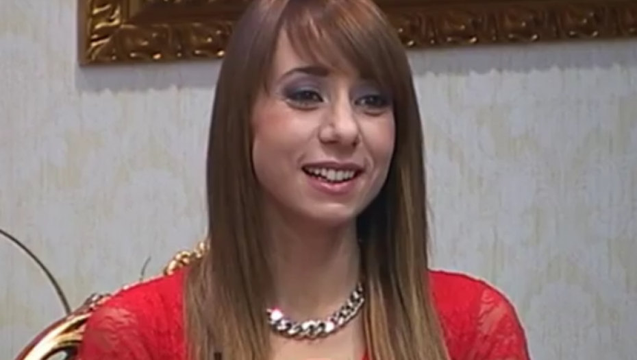 OBOŽAVALI STE JE KAO VODITELJKU "PAROVA", A ONDA JE ODJEDNOM DALA OTKAZ I OTIŠLA Postala je stjuardesa, a evo kako danas izgleda Ivana Savić i čime se bavi (FOTO)