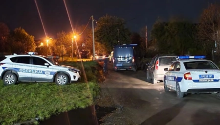 DETALJI DRAME U NOVOM SADU Komšije o čoveku koji preti da će se razneti bombom: ''Nismo ni znali da je tu, mislili smo da je u Nemačkoj'' (FOTO)