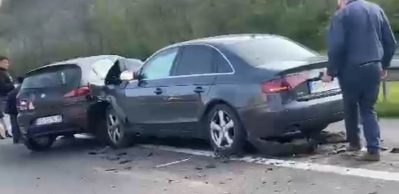 PRVE SLIKE JEZIVOG SUDARA KOD BUBANJ POTOKA Karambol na putu, svuda srča i rasuti delovi (FOTO/VIDEO)