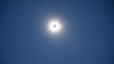 POTPUNO POMRAČENJE SUNCA Ova retka pojava najbolje se videla ovde (FOTO)