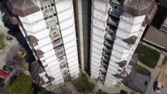 NAJVŠE SAMOUBICA IZABRALO BAŠ NJEGA ZA SKOK U SMRT! Soliter "Y" u Kragujevcu uklet još pre 30 godina prokletstvom baba Mire! (FOTO)