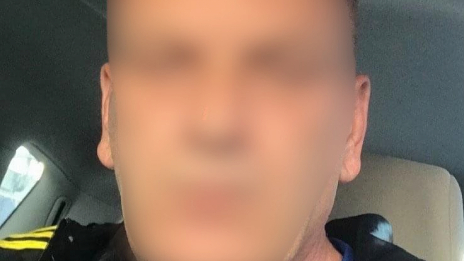 OVO JE MOMIR KOJI JE PRETIO DA ĆE SE RAZNETI BOMBOM Predao se, saobraćaj pušten kroz ulicu (FOTO)