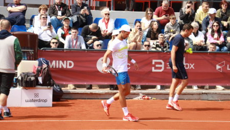 ĐOKOVIĆ I MIMO MEČA OKUPIO ARMIJU FANOVA Maestralni potezi Novaka i spektakl na tribinama (VIDEO)