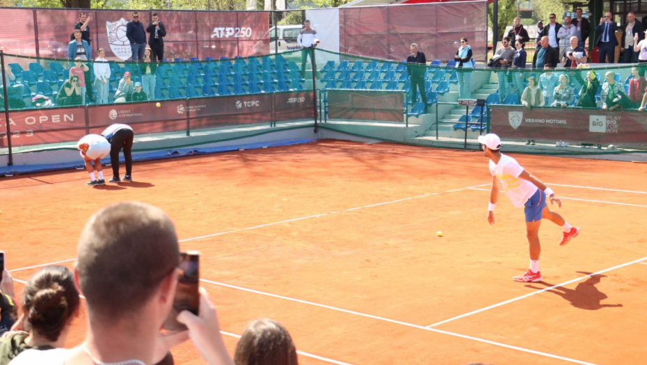 ĐOKOVIĆ NAPRAVIO ŠOU NAKON TRENINGA Pozvao Ivaniševića i ostatak ekipe, a onda su započeli dobro poznatu igru (VIDEO)