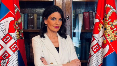 Ivana Nikolić "U lopovsko vreme bivšeg režima država se raspadala"